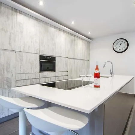 Playa Blanca Sleeps 8 Pool Air Con Wifi Βίλα