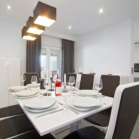 Playa Blanca Sleeps 8 Pool Air Con Wifi Βίλα *