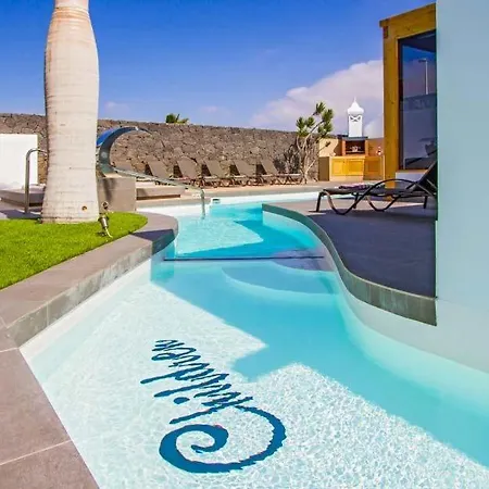 Villa Playa Blanca Sleeps 8 Pool Air Con Wifi