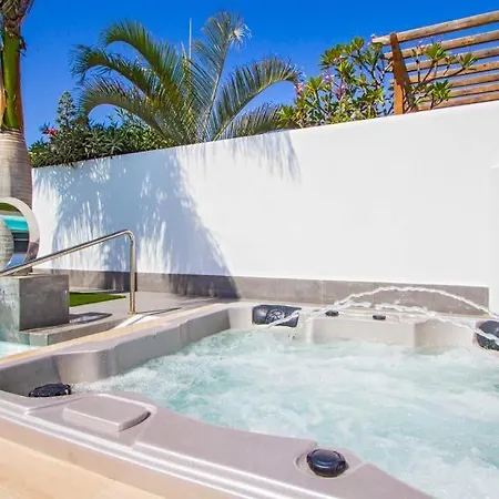 Villa Playa Blanca Sleeps 8 Pool Air Con Wifi *